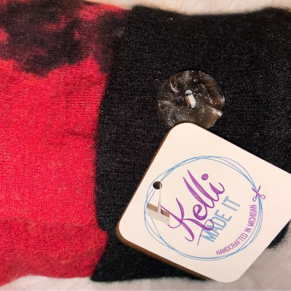Red and Black Women's Mittens/Gloves NEW‎